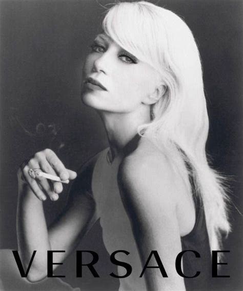 donatella versace jung|donatella versace stilista.